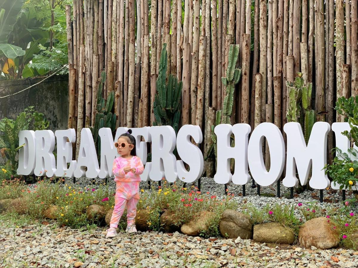 The Dreamers Homestay Hue Exteriör bild